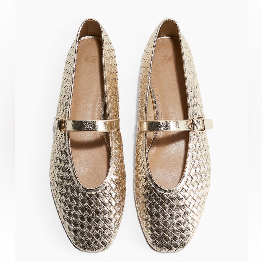 H&M Gold Braided Mary Jane Flats. Size 39. Super comfortable. Great condition.